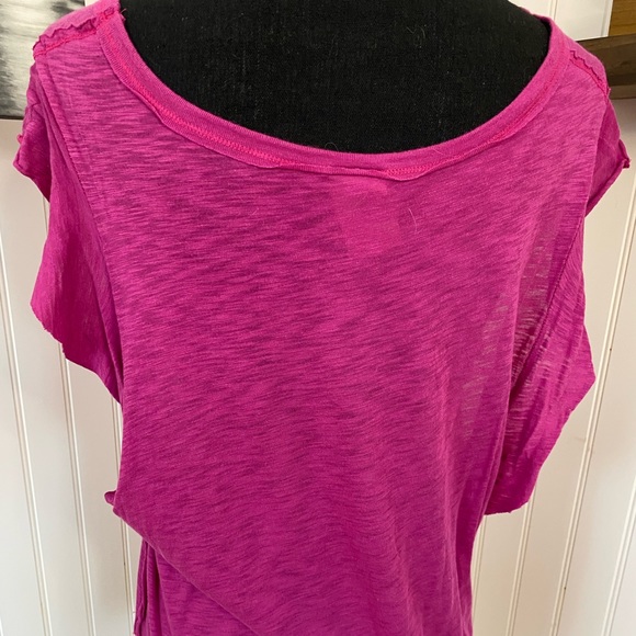 Pink T-Shirt with flair - Picture 3 of 4